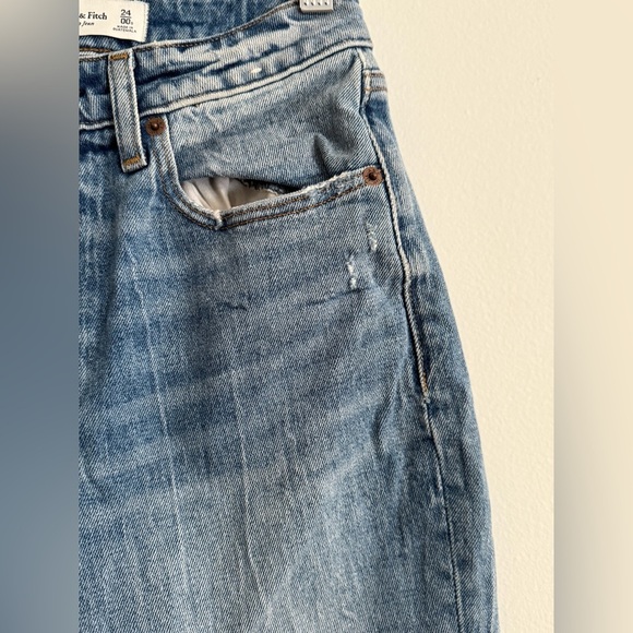 Abercrombie & Fitch Curve Love High Rise Mom Jean Blue Denim Size XXS l 00 l 24 - Picture 8 of 11